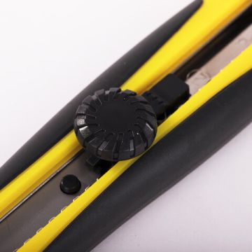 Нож канцелярский 18мм роликовый фиксатор с резиновыми вставками блистер Brauberg 1/12/144